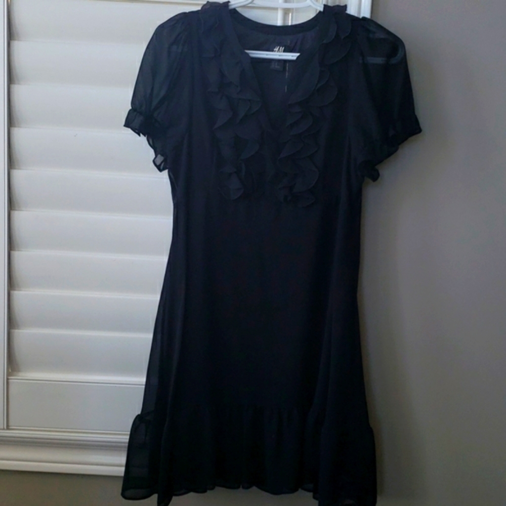 H&M black V ruffled neck